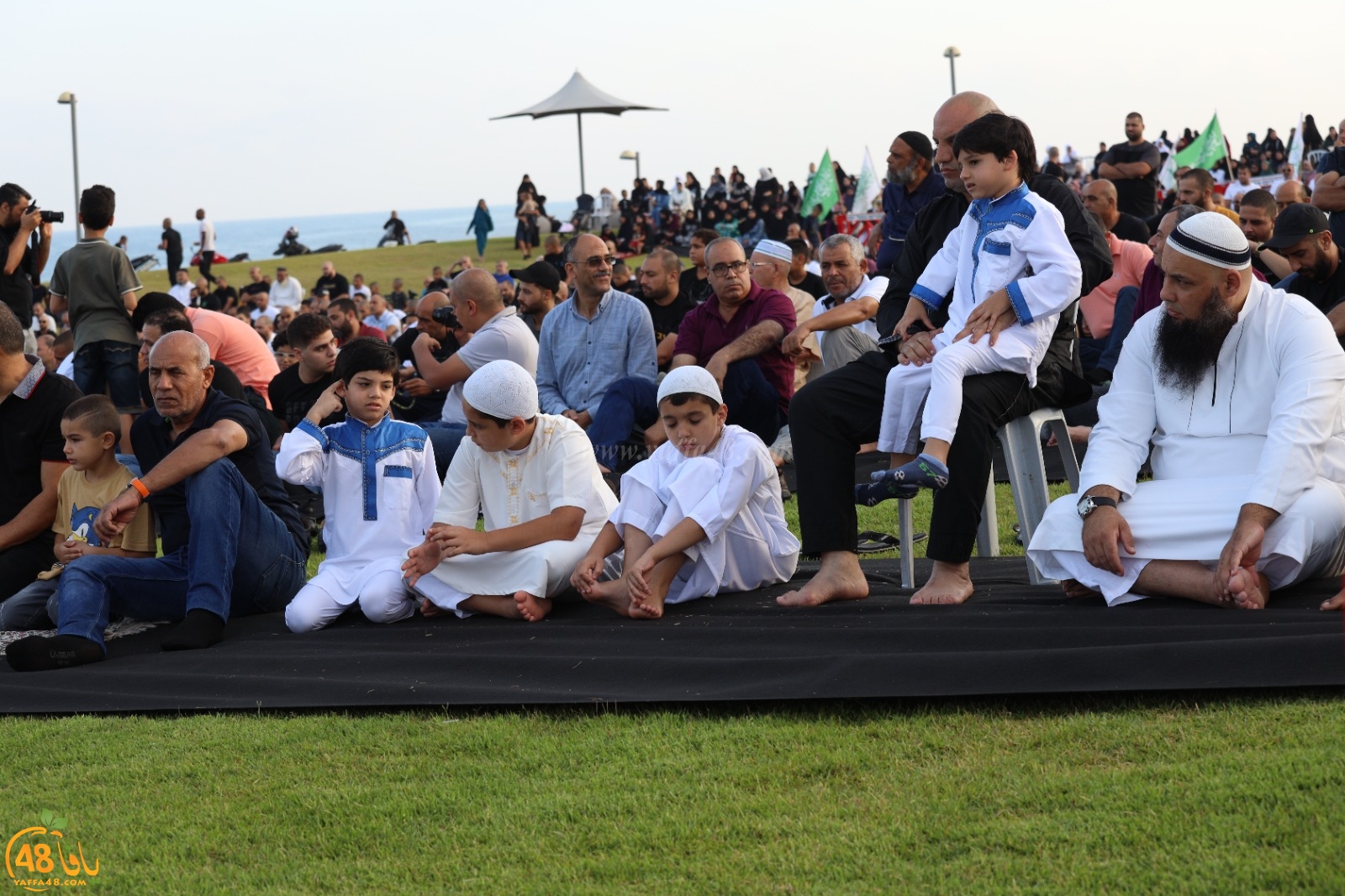 أهالي يافا يؤدون صلاة عيد الأضحى المبارك في متنزه العجمي